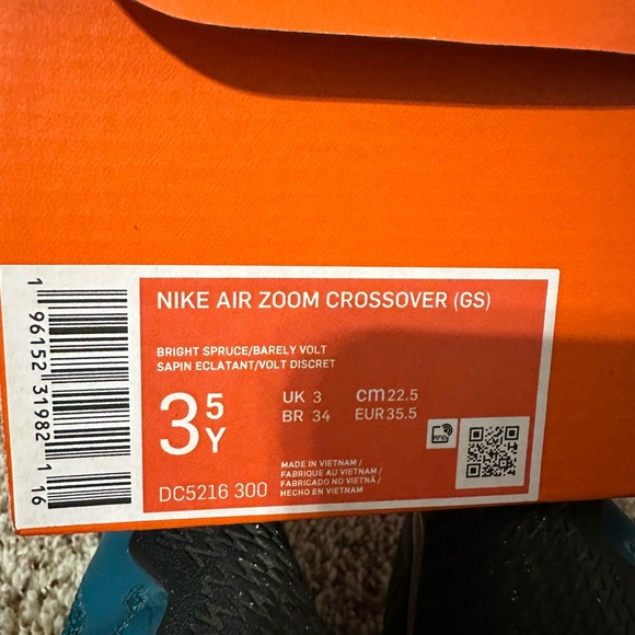Nike Air Zoom Crossover (GS) Youth Size 3.5 Bright Spruce/ Barley Volt - Picture 10 of 11